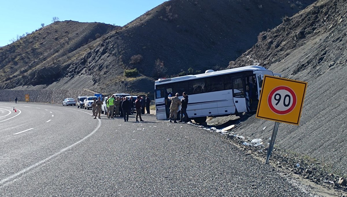 Bingöl'de midibüs yoldan çıktı: Çok sayıda yaralı var