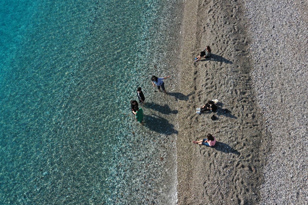 Antalya'da sahiller turistlere kaldı - 10