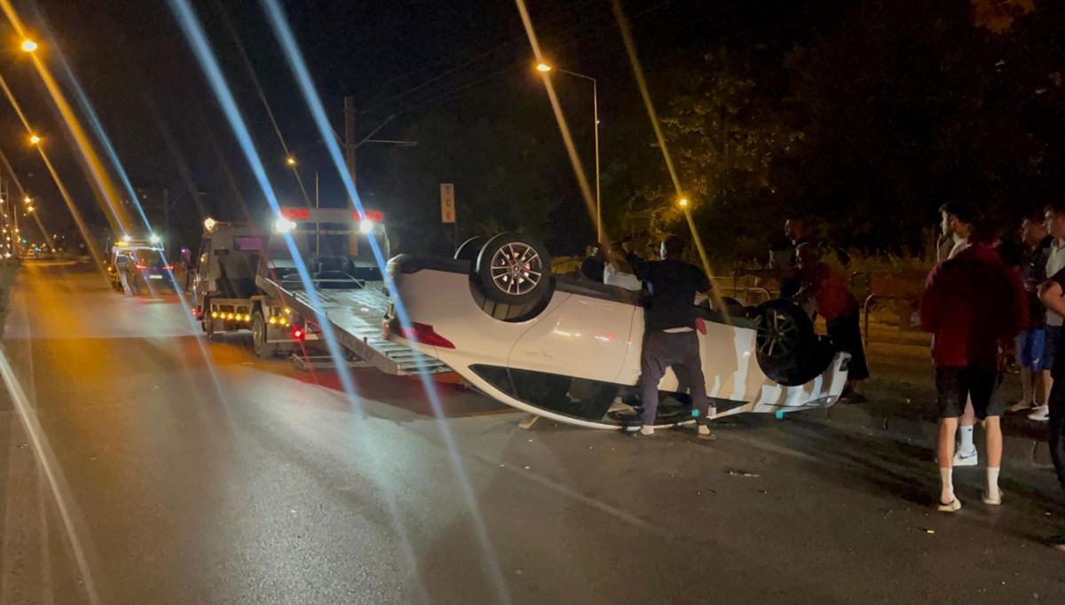 Emniyet kemeri takılı olan sürücü takla atan araçtan yara almadan kurtuldu Emniyet kemeri takılı olan sürücü takla atan araçtan yara almadan kurtuldu