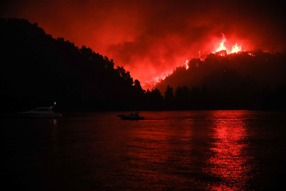 Yunanistan'da orman yangınlarıyla mücadele: Evia adasında onlarca ev ve iş yeri kül oldu - 11