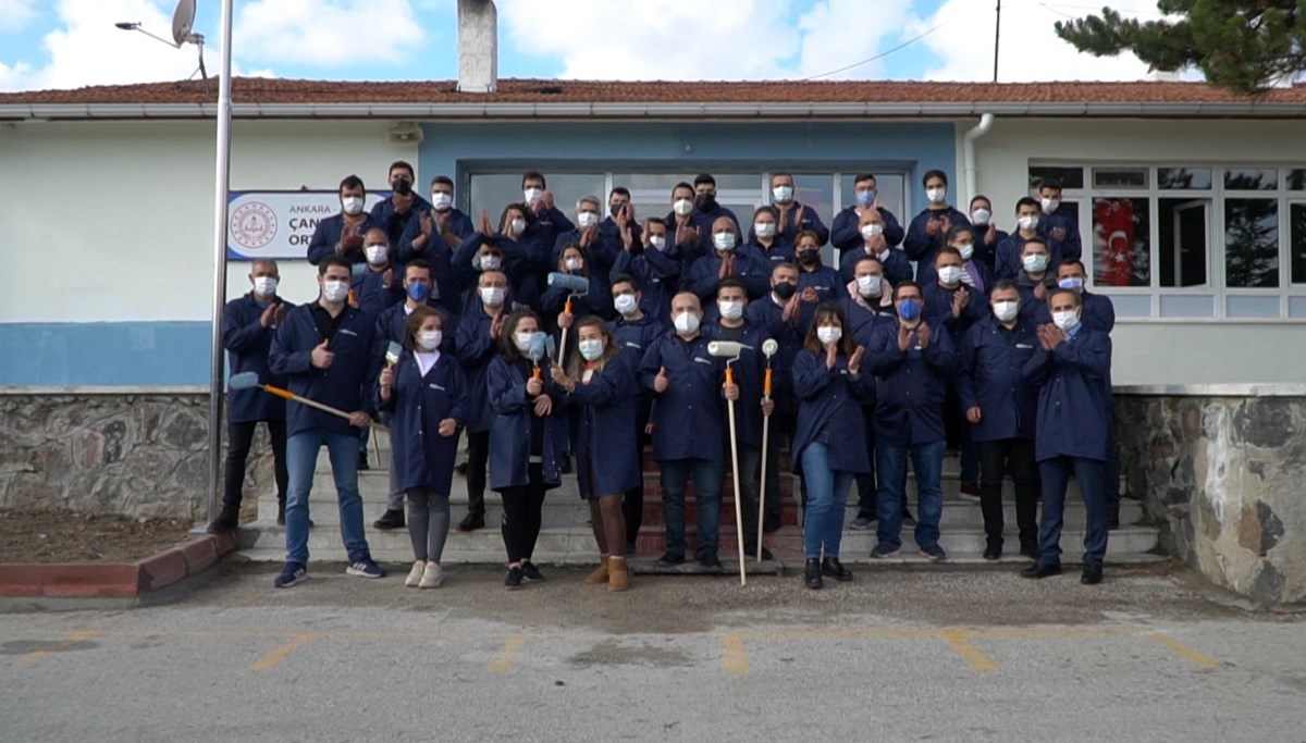 Sabancı'dan Cumhuriyet seferberliği: Gönüllüler okul yeniledi