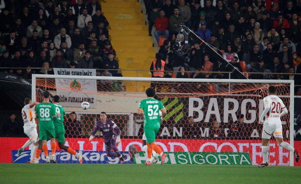 Galatasaray, Alanyaspor karşsında geriden gelerek 3 puanı aldı: Osimhen zirveye yaklaştı! - 8