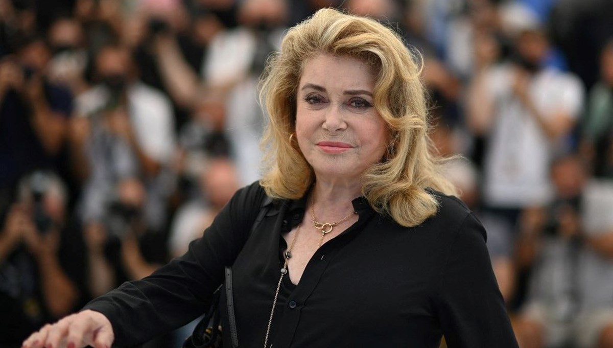 Catherine Deneuve Venedik Film Festivali'nden Yaşam Boyu Başarı ödülü aldı