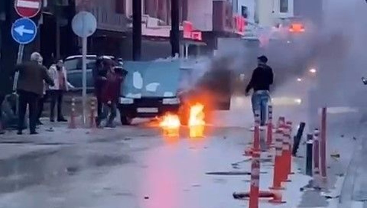Bursa’da otomobil alevlere teslim oldu Bursa’da otomobil alevlere teslim oldu