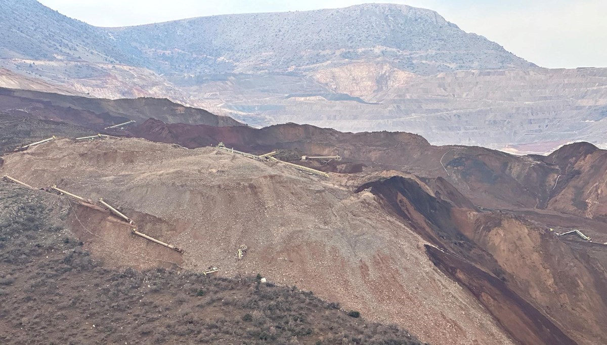 Erzincan'da 9 işçinin arandığı heyelan bölgesi havadan görüntülendi