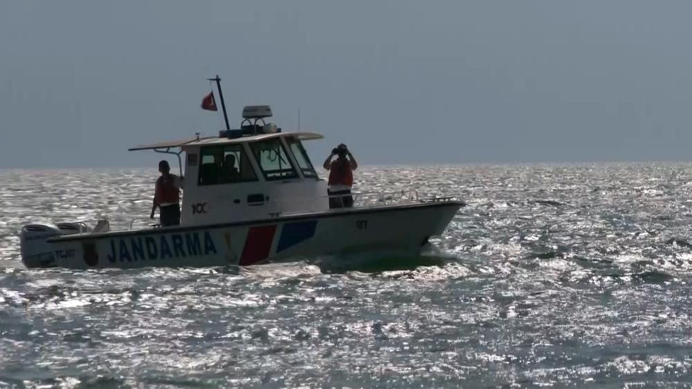 Kübra öldü, İznik Gölü’nde denetimler sıklaştı: Sahil
Güvenlik dürbünlerle plajları izliyor - 4