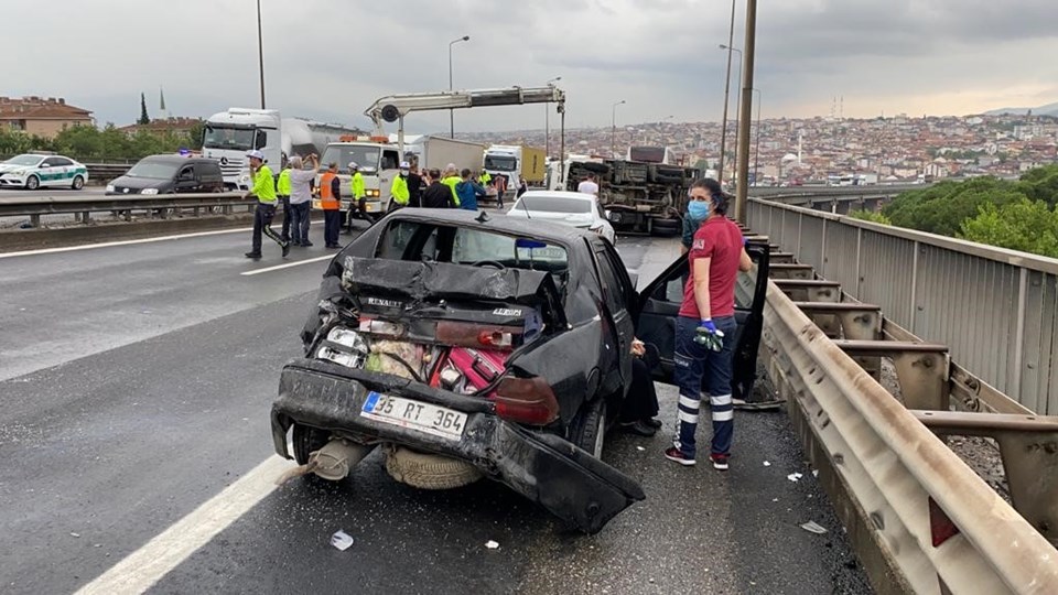TEM'de zincirleme kaza: İstanbul yönü kapandı - 2