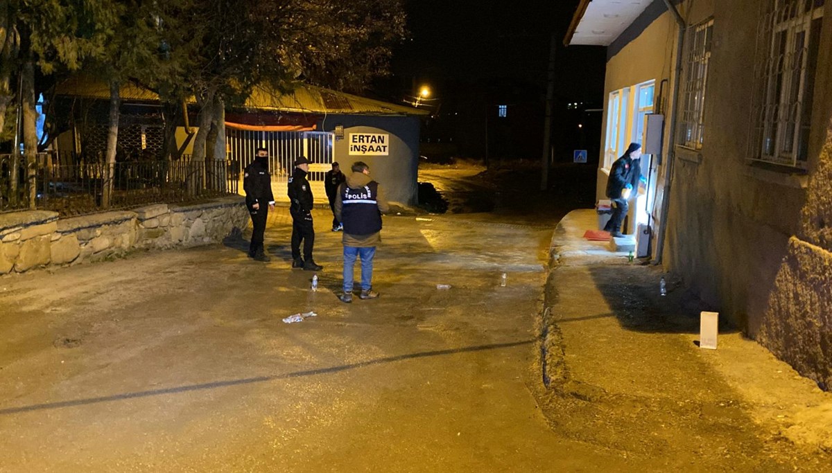 Elazığ'da bıçaklı ve silahlı kavga: 2 yaralı