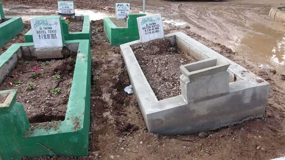 Diyarbakır’da yağmur sonrası depremzedelerin mezarları çöktü - 3