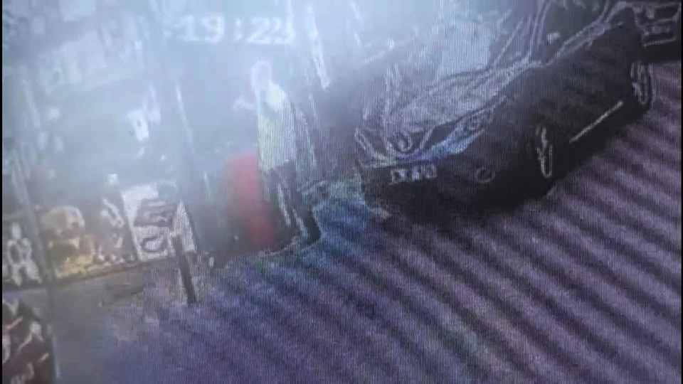Araba almak istedi, oğlunun arkadaşları tarafından dolandırıldı - 1