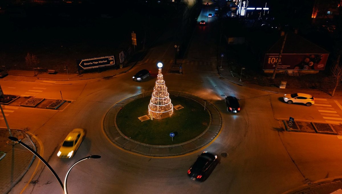 Şehirdeki trafik ışıkları kaldırıldı: Trafik kazalar azaldı, 20 milyon lira tasarruf edildi Şehirdeki trafik ışıkları kaldırıldı: Trafik kazalar azaldı, 20 milyon lira tasarruf edildi