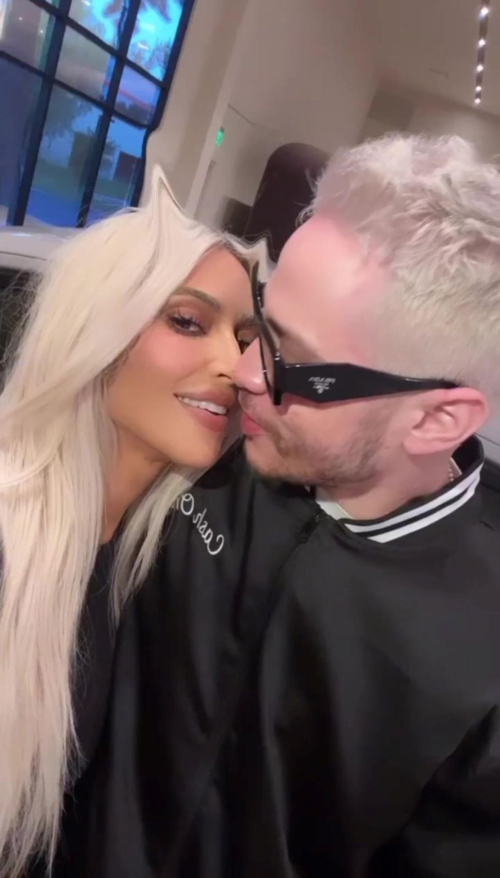 Kim Kardashian'ın sevgilisi Pete Davidson da sarışın oldu - 3