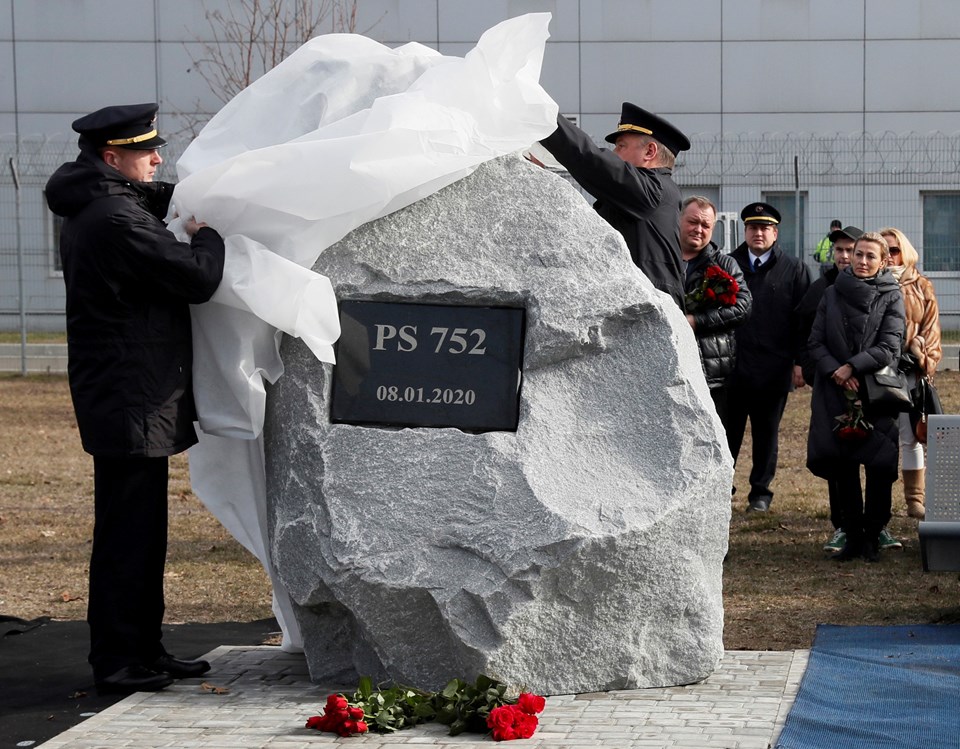 İran’daki uçak kazasında ölenler için Ukrayna’da anıt yapıldı - 1
