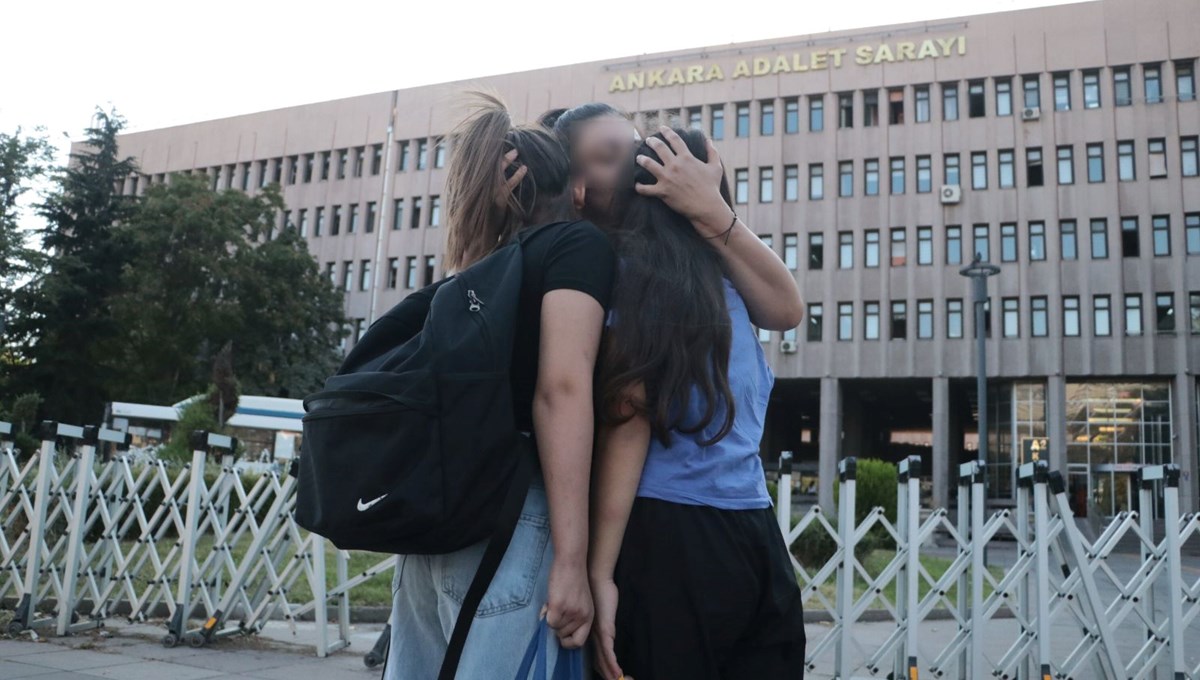 Kendisini bıçaklayan eski eşine çocuklarını göstermediği için cezaevine girdi! Kendisini bıçaklayan eski eşine çocuklarını göstermediği için cezaevine girdi!