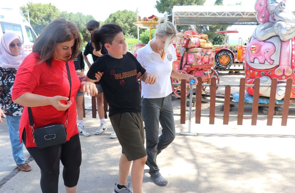Lunaparkta oyuncak koparak düştü: Baş aşağı kurtarılmayı beklediler - 6