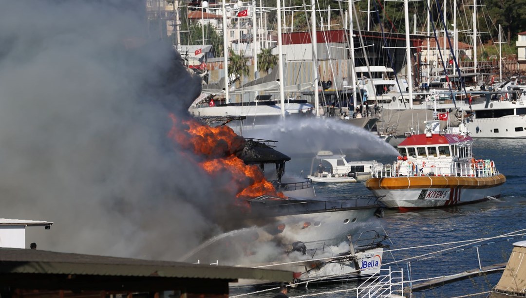 Fethiye'de yangın paniği: Tekneler alev alev yanıyor