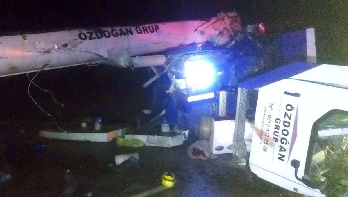 Sivas'ta kontrolden çıkan vinç devrildi: 1 ölü, 1 yaralı Sivas'ta kontrolden çıkan vinç devrildi: 1 ölü, 1 yaralı