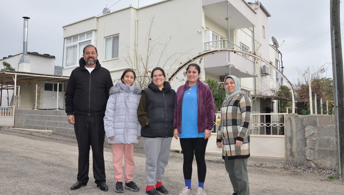 İlk Türk  uzay yolcusu Alper Gezeravcı'nın yakınları, uzay yolculuğunu heyecanla bekliyor