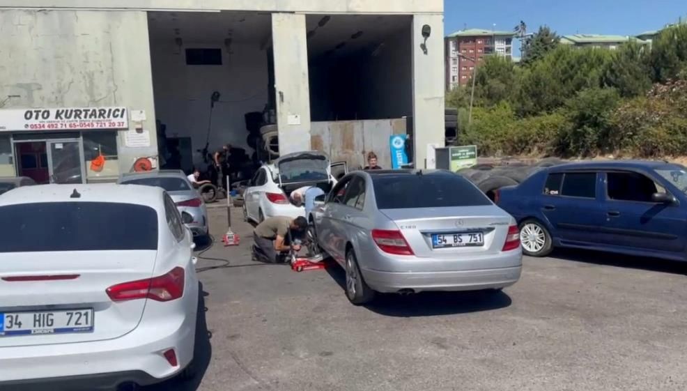 TEM'de 40 aracın lastiği patladı: Jantları kırılanlar da var, hasar büyük