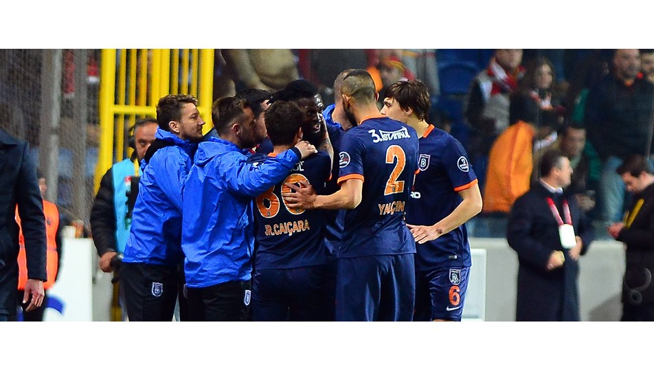 Medipol Başakşehir evinde kral
