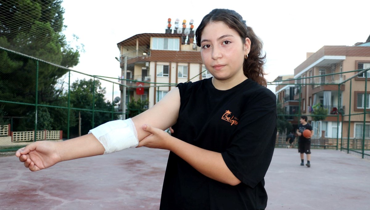 Basketbol parkındaki tellere kolu takıldı, 23 dikişi atıldı Basketbol parkındaki tellere kolu takıldı, 23 dikişi atıldı