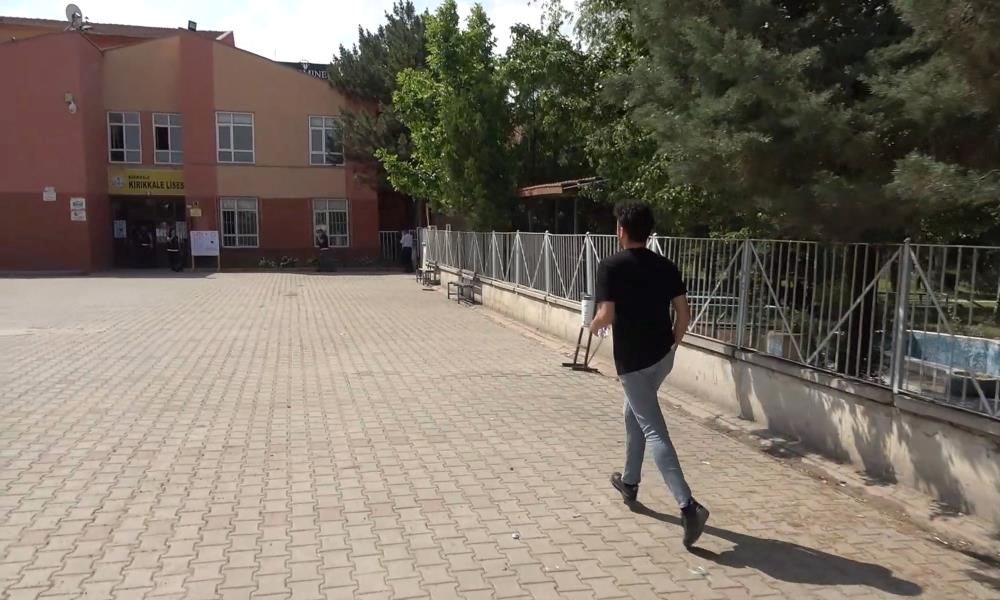 YKS'de ilk oturum (TYT) sona erdi: Sınava geç kalanların hayalleri yıkıldı! - 18