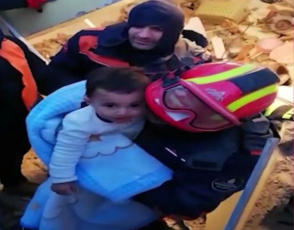 Enkaz altındakiler için zamana karşı yarış - 9