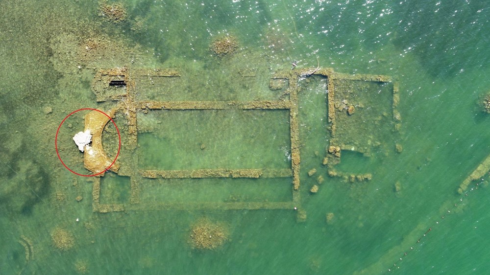 Sular çekilince 2 bin yıllık bazilikanın bir kısmı gün yüzüne çıktı - 1