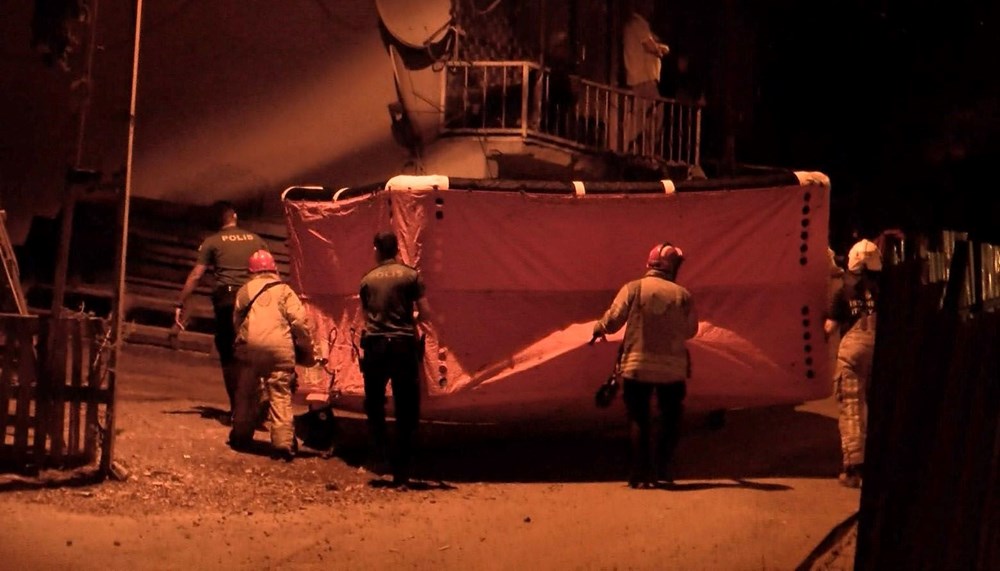 Bu nasıl baba! Çocuklarını rehin aldı, pencereden sarkıttı - 7