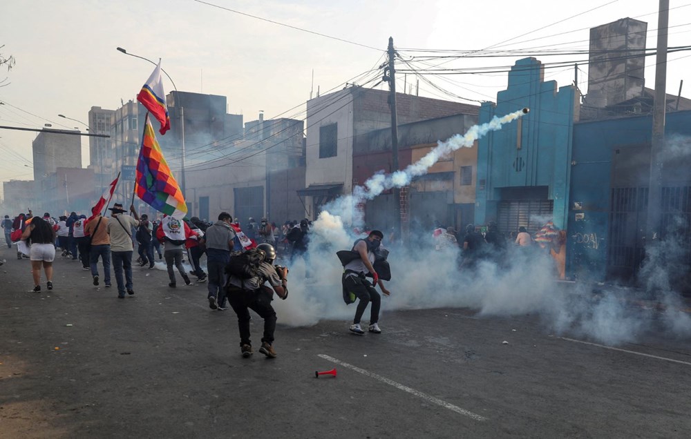 Peru'da protestocular, ülkenin en büyük ikinci havaalanına zorla girmeye çalıştı - 10