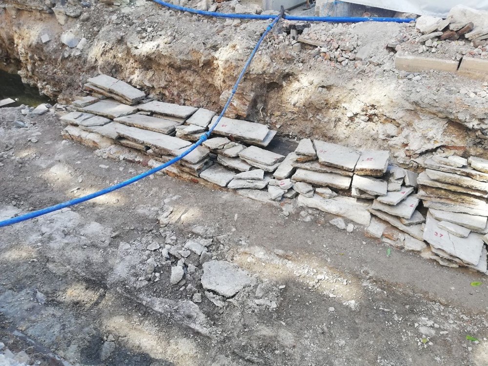İzmir'de altyapı çalışması sırasında 300 yıllık bedesten bulundu - 2