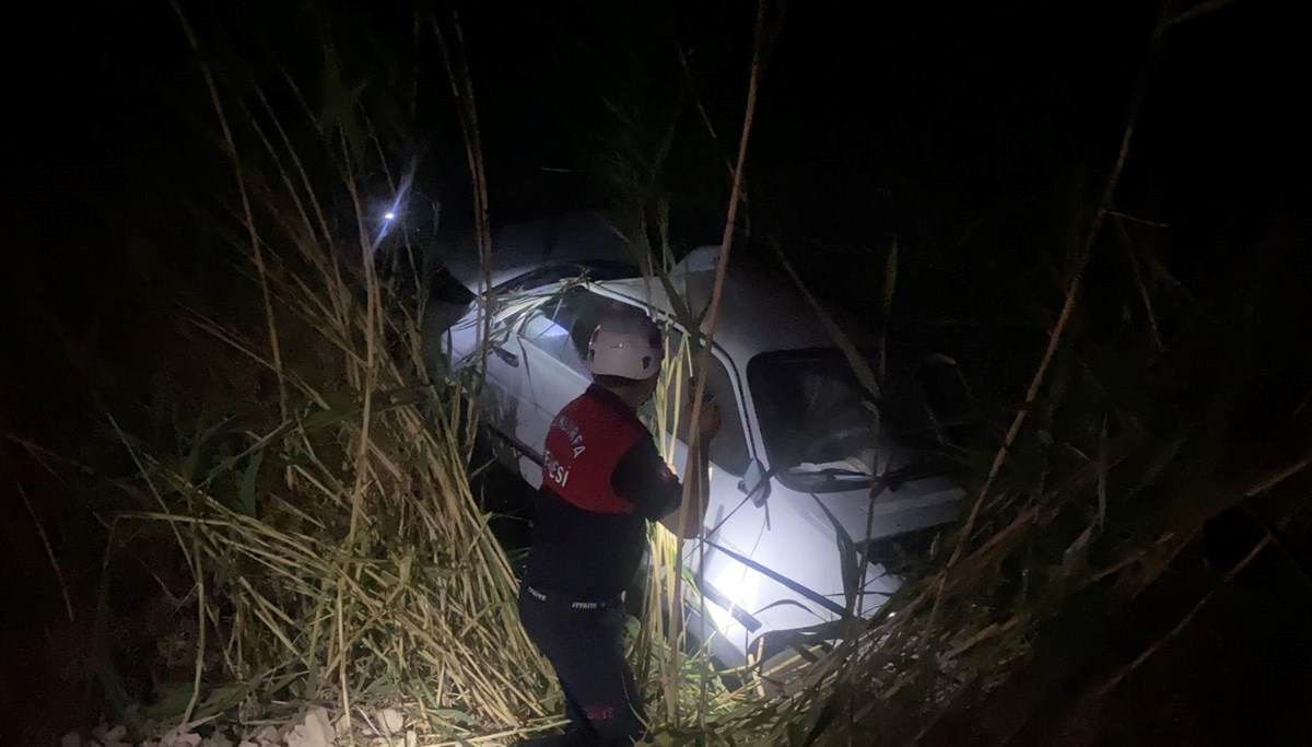 Şanlıurfa'da otomobil tahliye kanalına devrildi: 2 yaralı