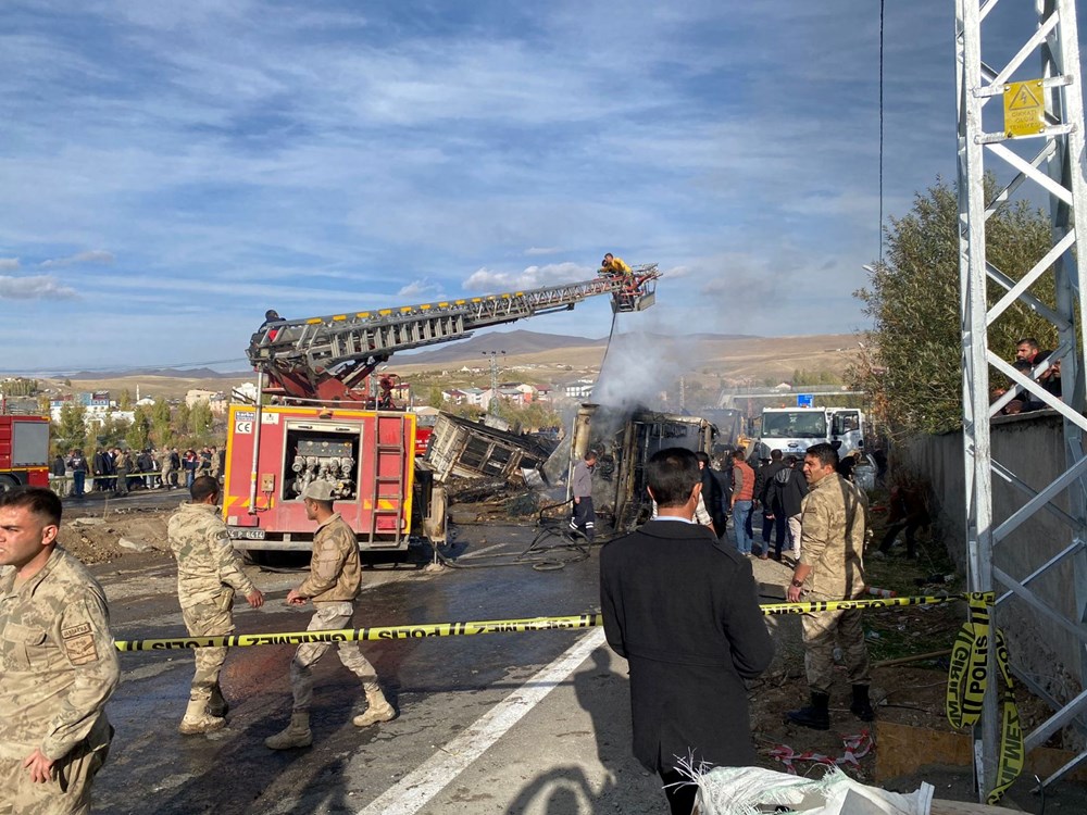 Ağrı'da yolcu otobüsü ile tanker çarpıştı: 7 ölü (Kaza yerinden ilk görüntüler) - 13