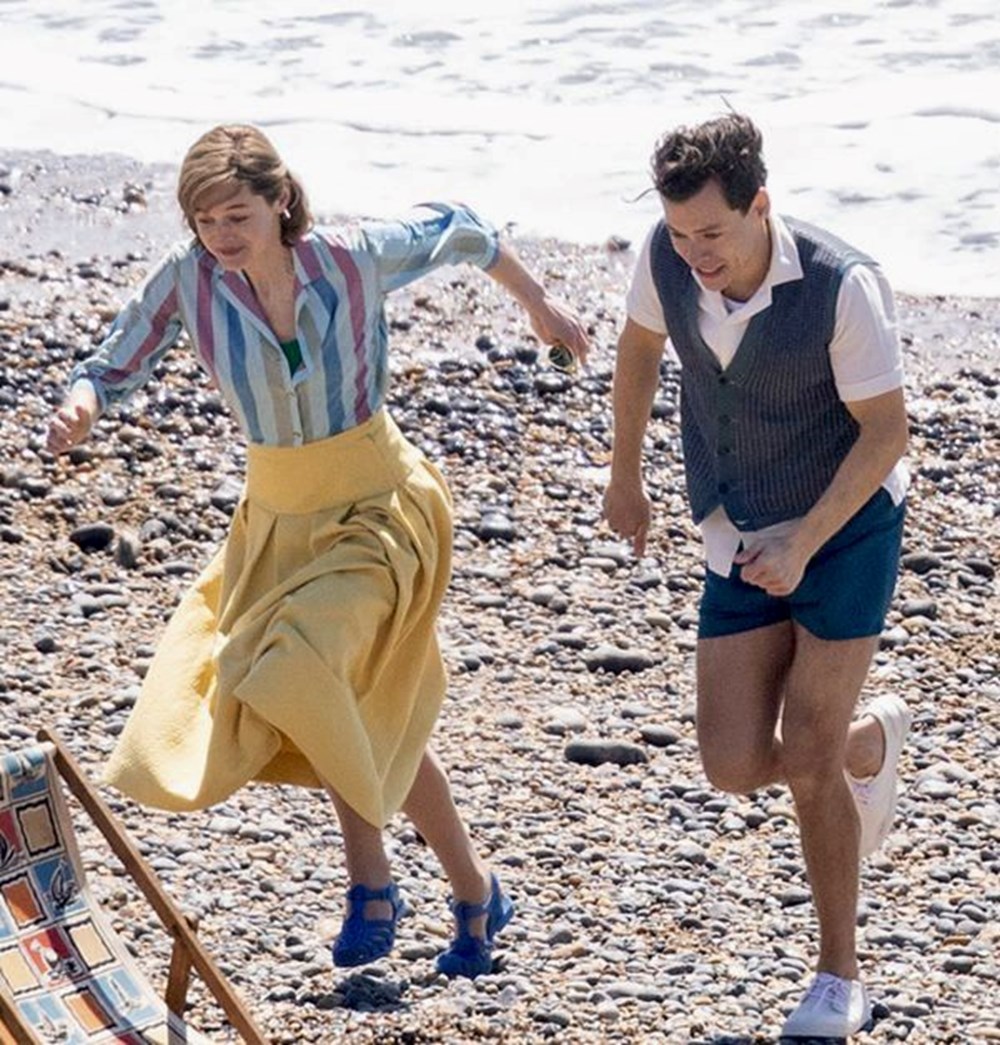 Harry Styles ve Emma Corrin'in yeni filmi My Policeman'den ilk görüntüler yayınlandı - 6