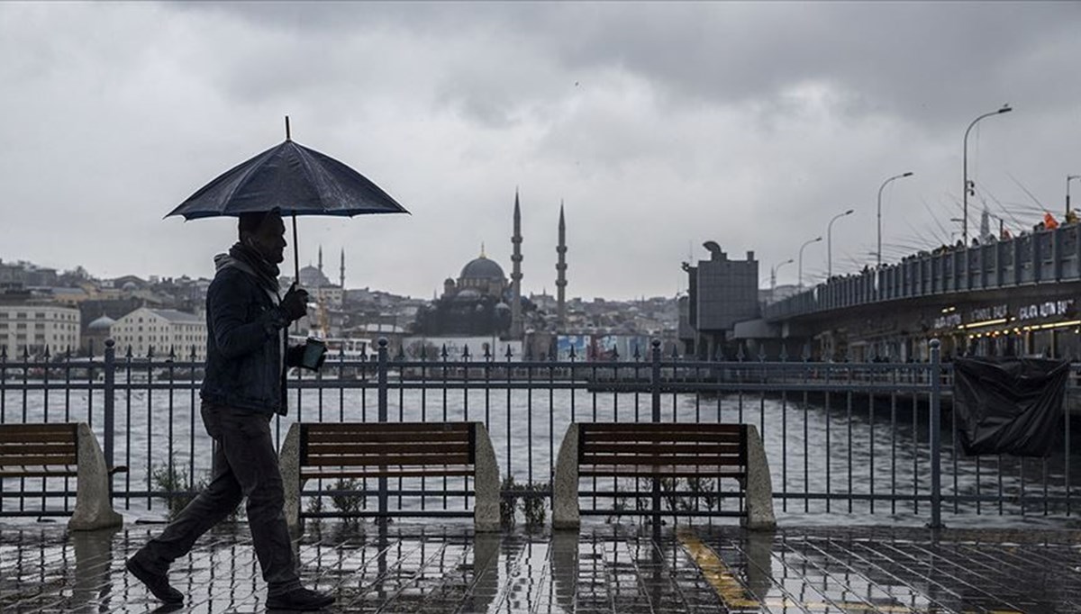 Valilik ve AKOM saat verdi: İstanbul için çok kuvvetli gök gürültülü sağanak yağış uyarısı