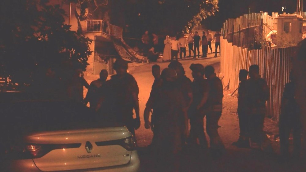 Bu nasıl baba! Çocuklarını rehin aldı, pencereden sarkıttı - 9