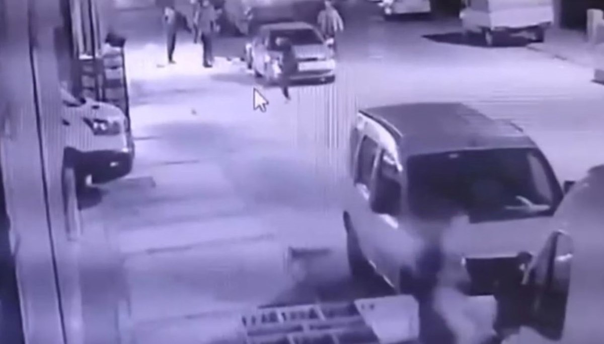 İzmir'de polisin öldürüldüğü silahlı saldırının görüntüleri ortaya çıktı İzmir'de polisin öldürüldüğü silahlı saldırının görüntüleri ortaya çıktı