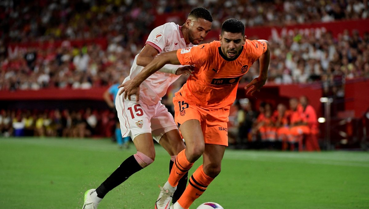 Cenk Özkaçar'dan EURO 2024 önlemi: Valencia'dan ayrılmak istiyor Cenk Özkaçar'dan EURO 2024 önlemi: Valencia'dan ayrılmak istiyor
