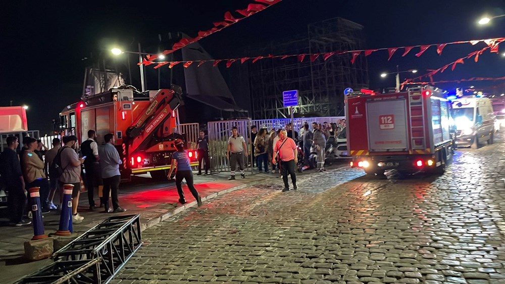 İzmir'de Tarkan konseri için kurulan sahne çöktü - 7
