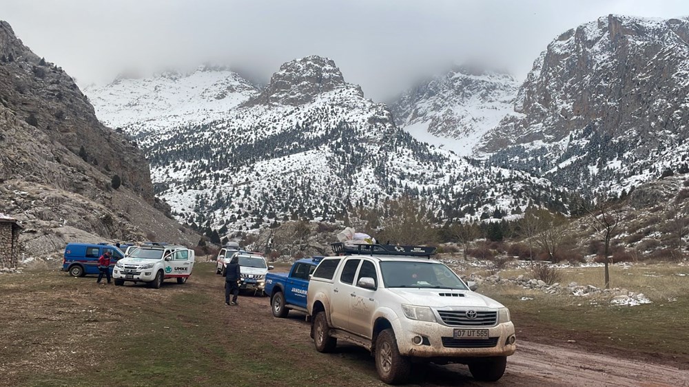 Aladağlar’da facia: Turistlerle dağ kayağı yapan rehber kar kütlesi altında can verdi - 3