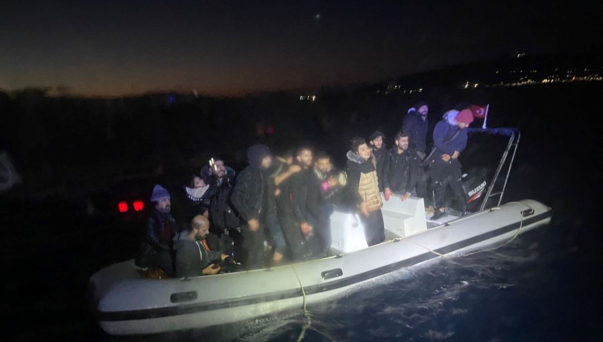 Bodrum'da 17 düzensiz göçmen kurtarıldı Bodrum'da 17 düzensiz göçmen kurtarıldı