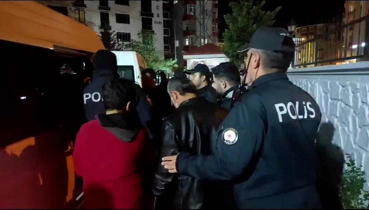 Kaçak göçmenler saklandıkları evde yakalandı Kaçak göçmenler saklandıkları evde yakalandı