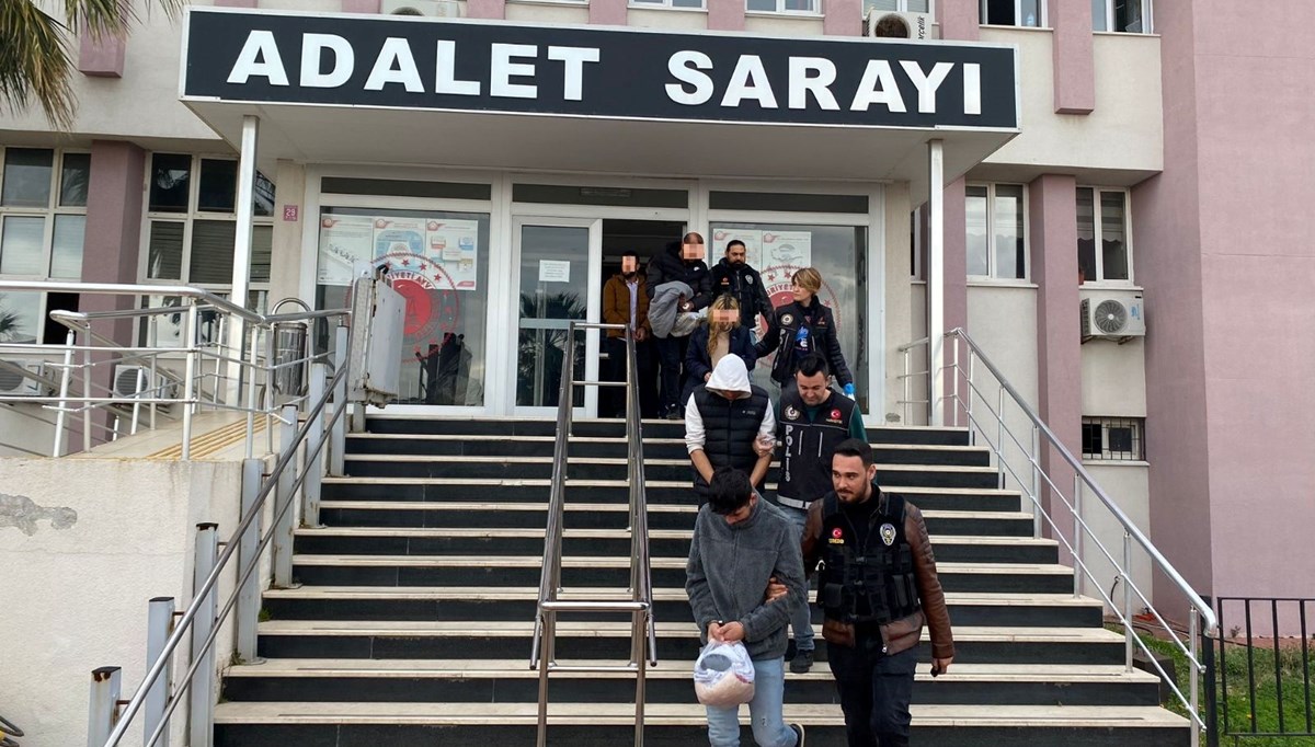 Ayvalık'ta 7 bin 194 adet uyuşturucu hap ele geçirildi Ayvalık'ta 7 bin 194 adet uyuşturucu hap ele geçirildi