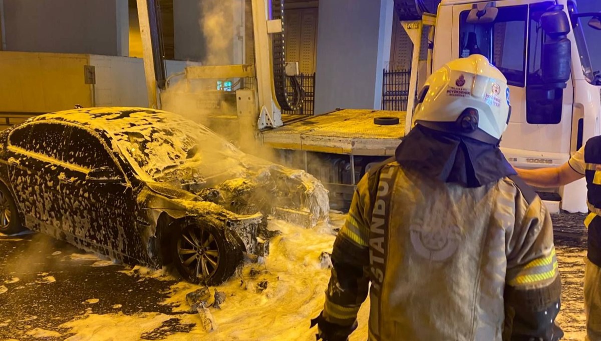 Çağlayan Tüneli’nde yangın: Otomobil küle döndü, trafik kilitlendi