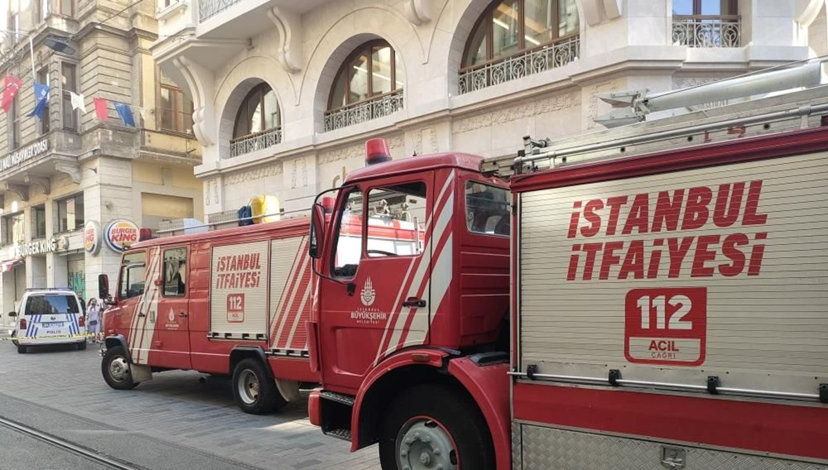 İstiklal Caddesi'nde yangın paniği İstiklal Caddesi'nde yangın paniği