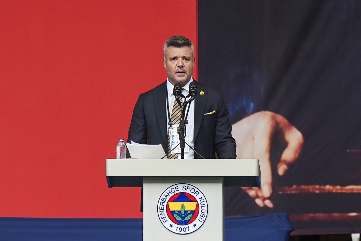 Fenerbahçe Başkan Adayı Sadettin Saran, ilk oturumda konuşmasını böyle gerçekleştirmişti.