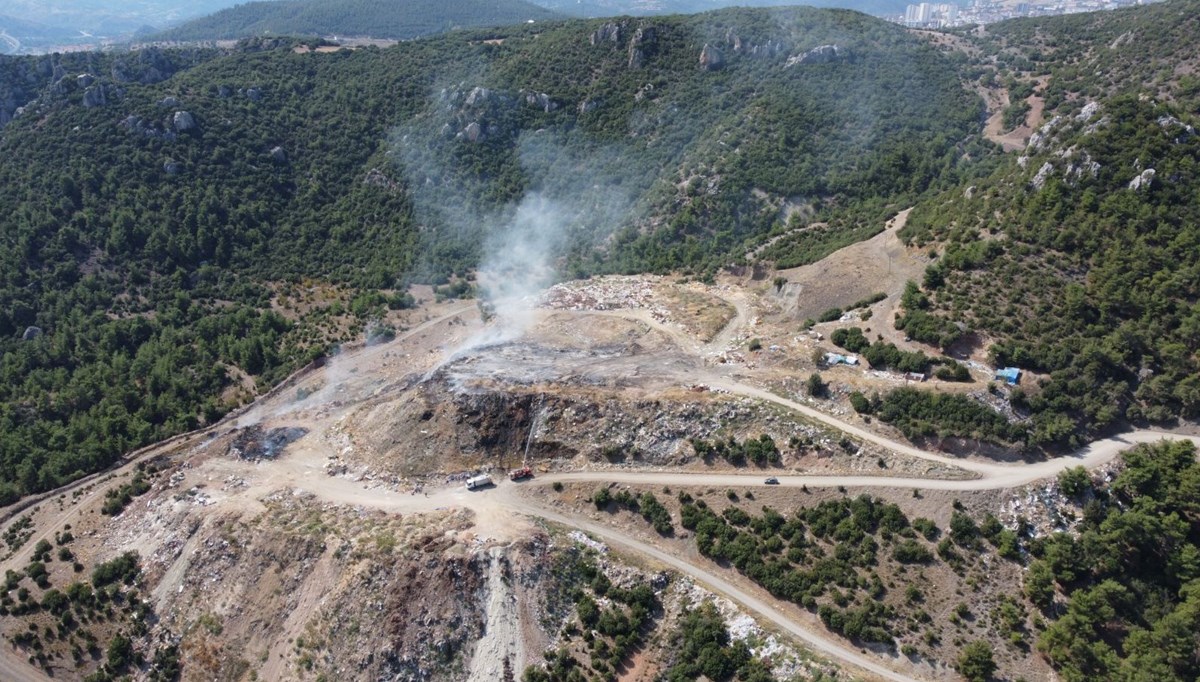 Ormana yakın çöplükteki yangın kontrol altında