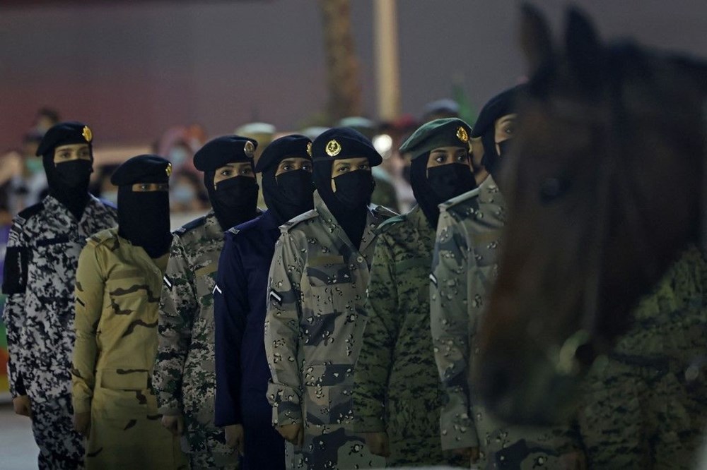 Suudi Arabistan tarihinde bir ilk: Kadın askerler ilk kez askeri geçit törenine katıldı - 8
