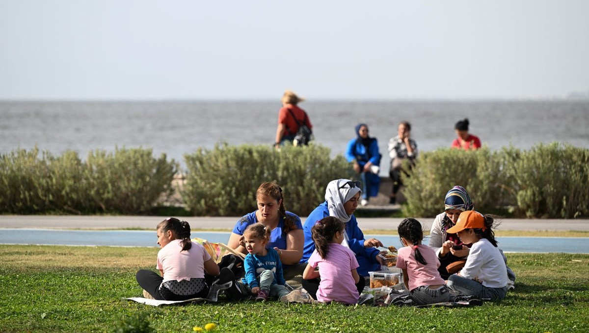 İzmir'de son 64 yılın en sıcak kasım ayı İzmir'de son 64 yılın en sıcak kasım ayı