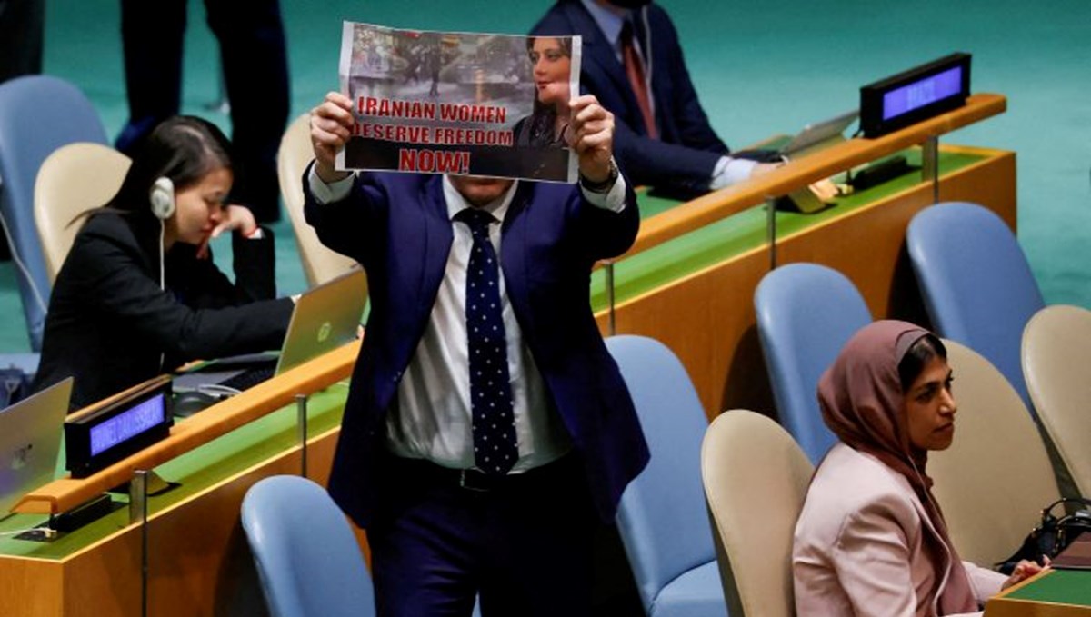 BM Genel Kurulu'nda Mahsa Amini protestosu BM Genel Kurulu'nda Mahsa Amini protestosu